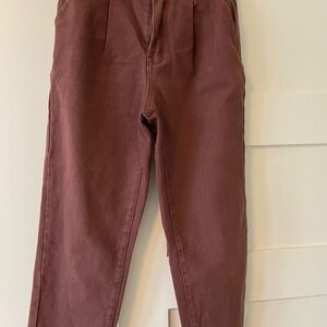 Relaxed Fit Cropped Pants in Dusty Plum